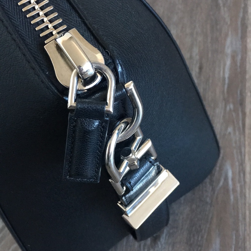 ✨SOLD✨ Givenchy Antigona Medium Black Satchel - Picture 5 of 8